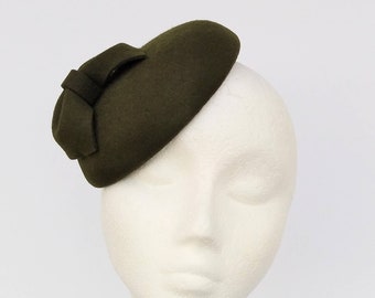 Olive green occasion hat. Winter wedding hat. Cheltenham races hat.  Green felt cocktail hat. Formal event hat. Wedding guest hat.