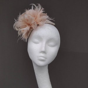 Beige wedding fascinator. Deep cream flower hat. Bridal hat. Feather flower headpiece. Ascot hat. Mother of bride or groom hat.