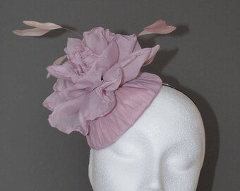 Dusky pink flower hat. Pink wedding hat. Pink flower fascinator. Pink flower hat. Pink Ascot hat. Pink Derby hat.
