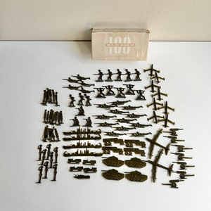 96-Piece Plastic Toy Soldier & Vehicle Set, Foot Locker Box, Lucky Products, Infantrymen, Army Tanks, Navy Ships, Army Jeeps, Toy Airplanes