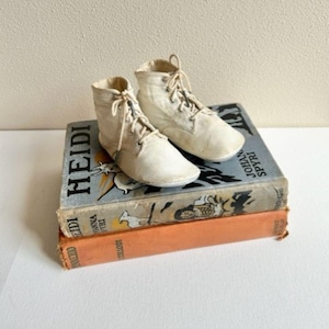 White Kidskin Leather Baby Shoes, Baby Booties, Child’s Shoes, High Top Baby Shoes, Vintage Baby Shoes, Baby Room Décor, Vintage Baby Room