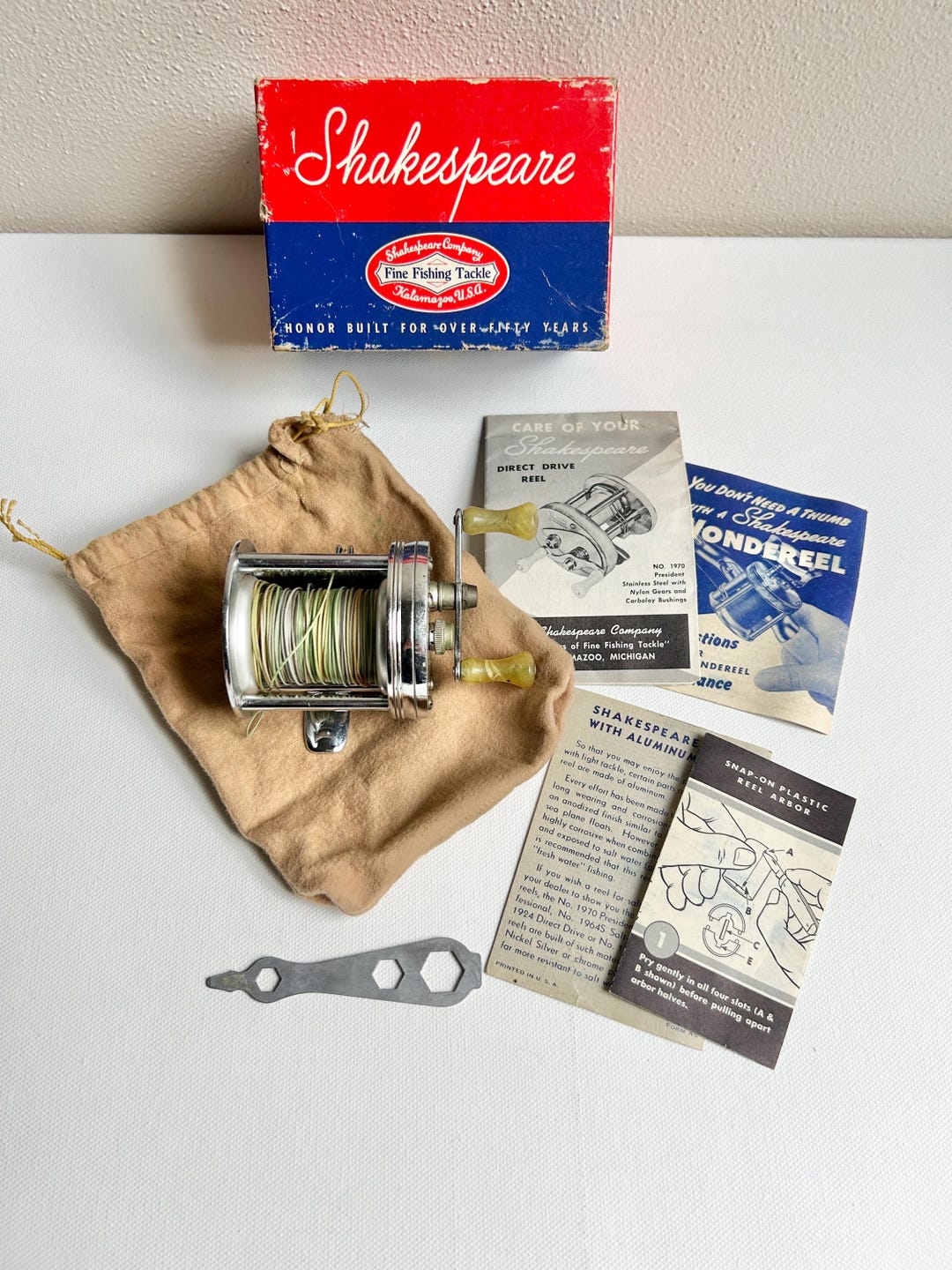 Shakespeare Wondereel Level Winding Fishing Reel, #1920 in Box