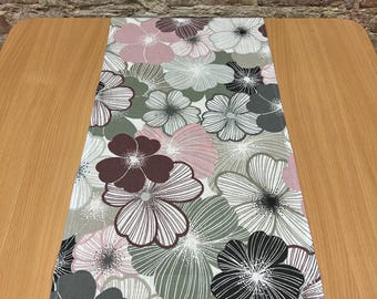 Floral Cotton Table Runner: Modern Scandinavian Design