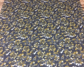 Bomullsduk: Mörkblå med gul blommig lapptäcke