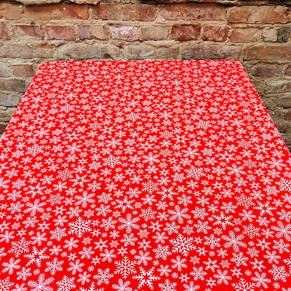 Nappe De Noël Artoid Mode 140x220 Cm - Motif Maison, Neige, Bonhomme De Neige - Rouge Festive