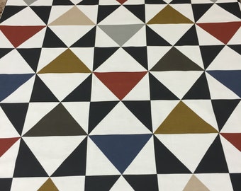 Geometric Triangle Tablecloth: Scandinavian Cotton Table Runner