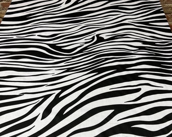 Schwarz-weiße Tischdecke aus Baumwolle mit Zebra-Print - modernes Wohndekor