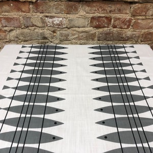 Weiße Tischdecke mit grauen Fischen, acryl beschichtete Tischdecke, Home Decor- Dinner-Party, Dusche- Table Topper- Küche