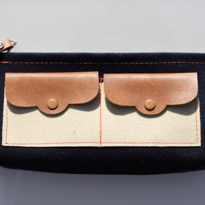 Cartera de mano vintage en color beige azul marino, bolso de mano de cuero y lona, modelo Color Block de los años 70, cartera de mano para teléfono, soporte para lápices