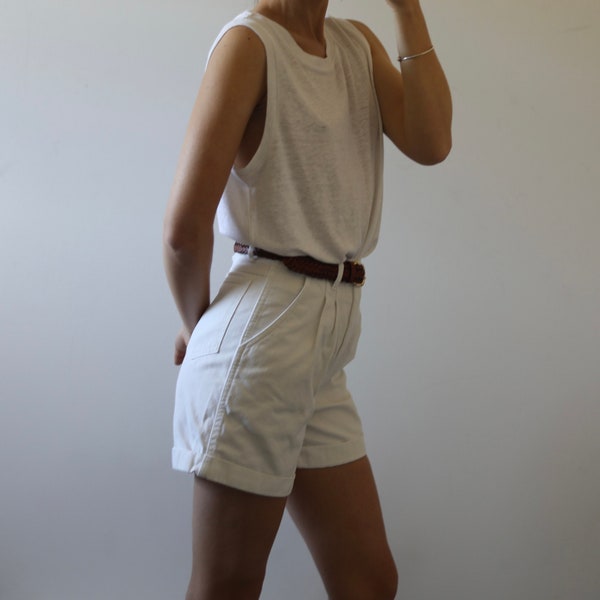 Bill blass vtg 90s high waist white denim  jean shorts/ denim shorts/roomy beach shorts/ golf shorts/ casual wide leg shorts/ mom jeans