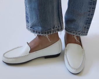 Vintage 90er Jahre Weiße abgerundete Leder Loafers, Damen Größe 7,5 M, Mokassines, elegante Penny Glove Loafers