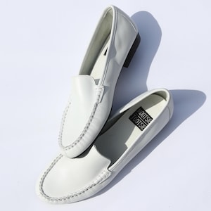 VTG 1990s Mootsies Tootsies Women&#39;s White Leather Loafers 7.5M Slip On Shoes EUC, casual rounded toe penny loafers, buttery soft leather