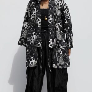 Vintage Japanese Jinbei Kimono Jacket: Abstract Black & White Cotton Robe