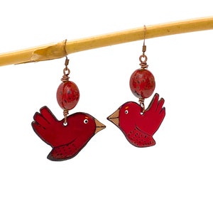 Red Bird Earrings, cardinal artisan enameled metal ceramic copper jewelry hanmade Christmas bird lover nature large earrings long Bild 7