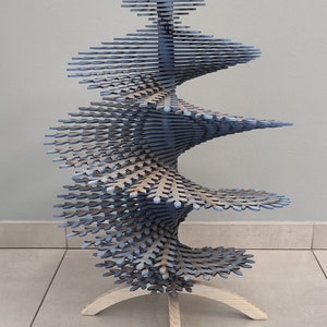 Uovo di Pasqua a forma di albero - altezza 60 cm . Color carta da zucchero e legno