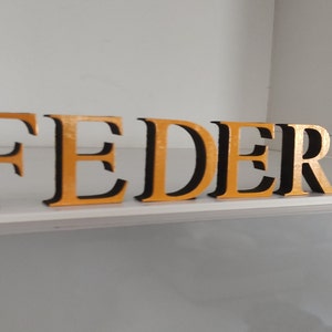 Letras de madera de pie. Altura 8,5 cm para un efecto garantizado