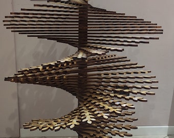 Sapin de Pâques INNOVANT - mesure 130, 140, 150 cm. Fabriqué en bois de sapin