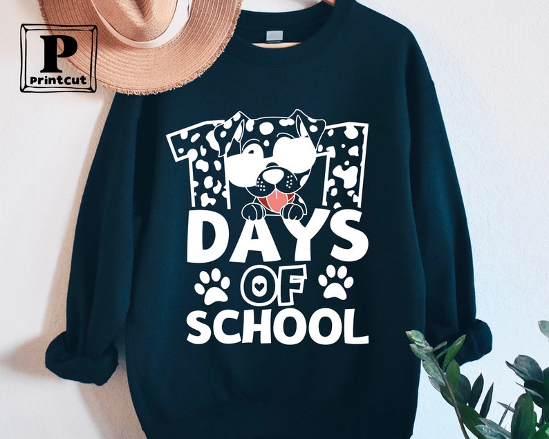 K&ouml;nnte beinhalten: Schwarzes Sweatshirt mit einer wei&szlig;en Grafik eines Dalmatiners mit Sonnenbrille und dem Text "101 Tage Schule".