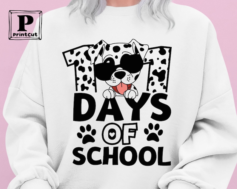 K&ouml;nnte beinhalten: Wei&szlig;er Pullover mit einem schwarz-wei&szlig;en Dalmatiner, der eine Sonnenbrille tr&auml;gt und den Text "101 Tage Schule".