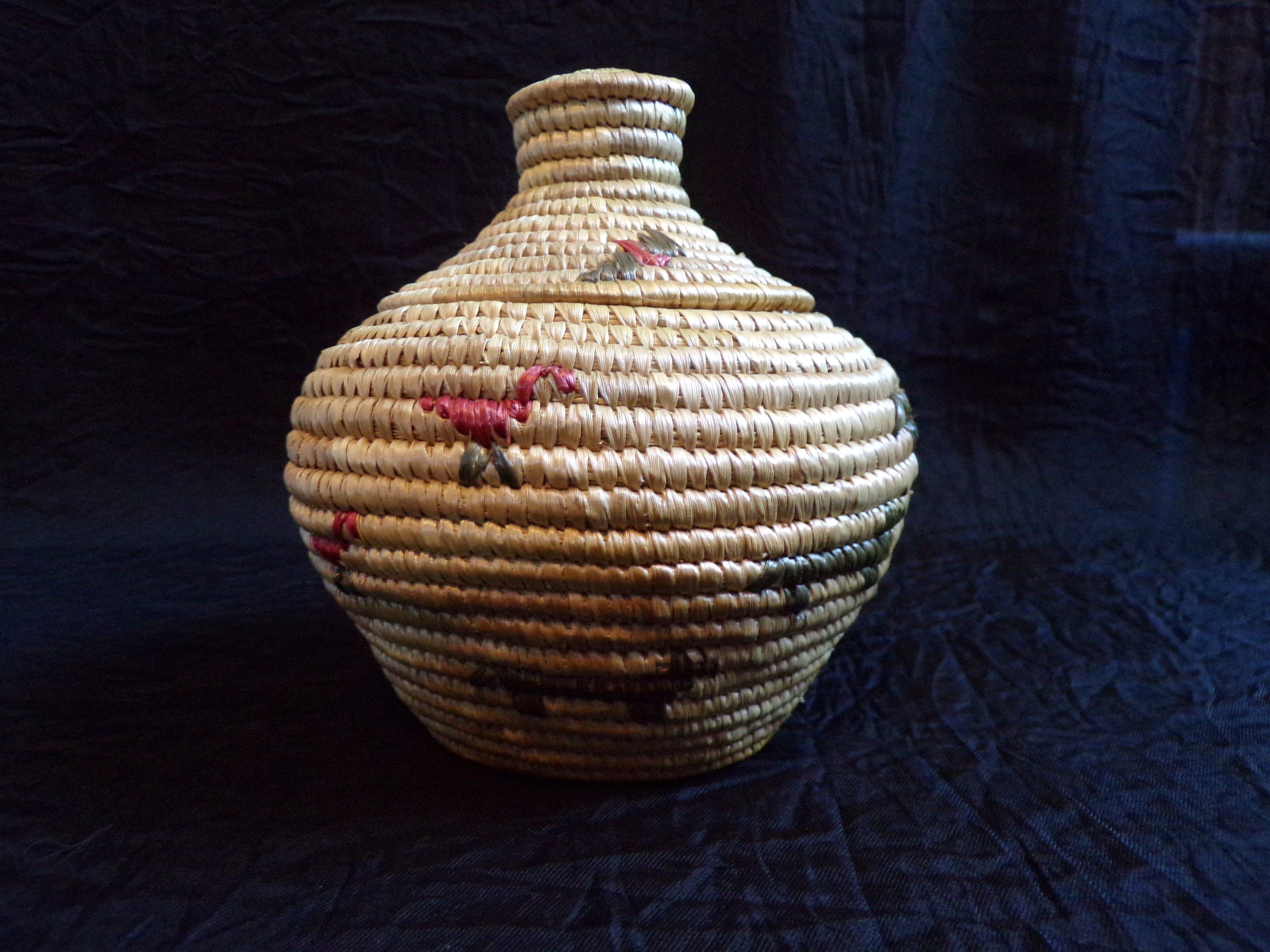 Alaskan Peninsula Inuit Woven Basket - Etsy display picture 1