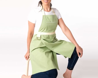 Split leg Pottery Apron, Crafts Apron, Kitchen Apron, with pockets for tools, Aprons for women