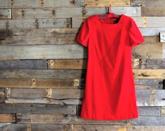 Vintage Red Dress Size 6P Faux-UltraSuede R&K Originals Petite Black Stitching Accents Scooter-Shift-Office Sheath
