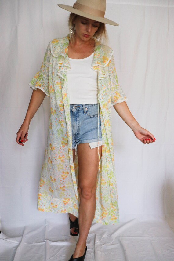 Vintage 50s Ruffle Floral Robe Jacket Kimono One … - image 10