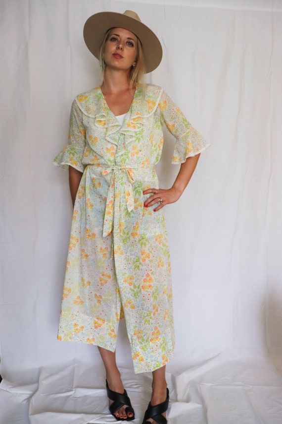 Vintage 50s Ruffle Floral Robe Jacket Kimono One … - image 3