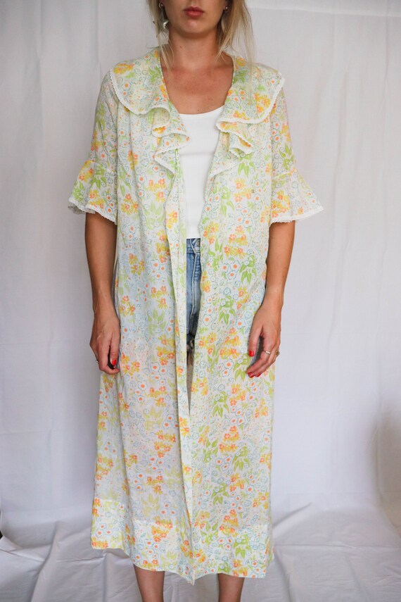 Vintage 50s Ruffle Floral Robe Jacket Kimono One … - image 9