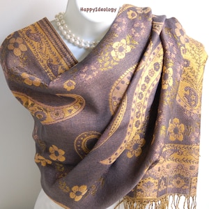 Pashmina. Cachecol Pashmina Cinza Escuro e Dourado. Cachecóis de Outono/Inverno. Xale de Casamento. Xale de Noite. Cachecol Boho. Mãe da Noiva. Presente para Madrinha de Casamento.
