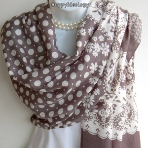 Lenço longo de bolinhas. Lenço longo floral branco e cinza/pashmina/xale. Lenço de primavera. Lenço de verão. Lenço de outono/inverno. Presente de Natal para ela.
