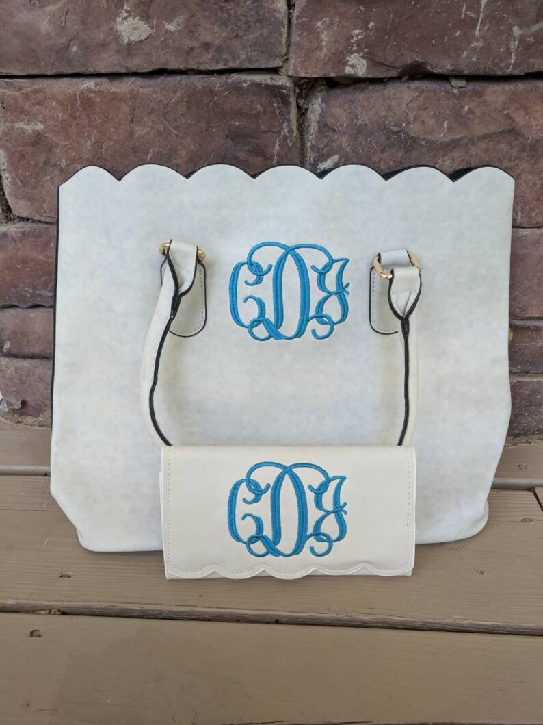 monogrammed purse Monogrammed bag bridesmaid mother/'s day gift bridal party gift monogrammed wallet personalized bag scallop purse