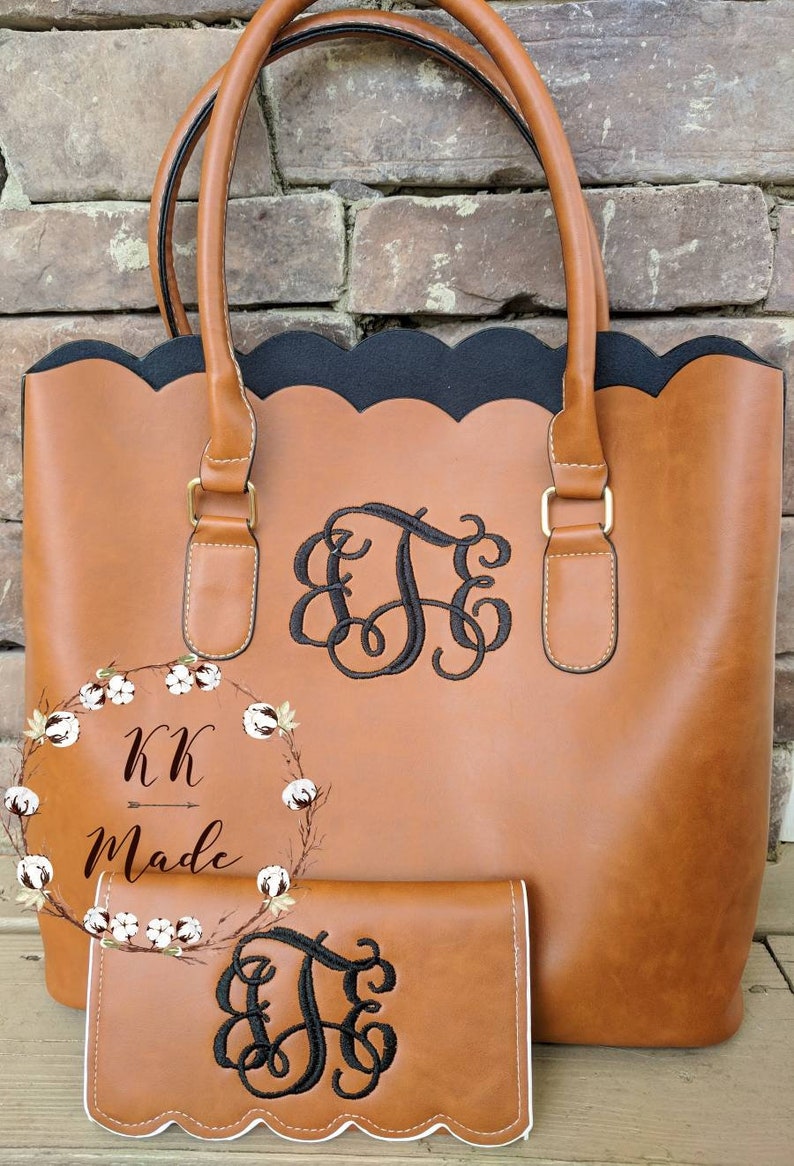 monogrammed purse Monogrammed bag bridesmaid mother/'s day gift bridal party gift monogrammed wallet personalized bag scallop purse