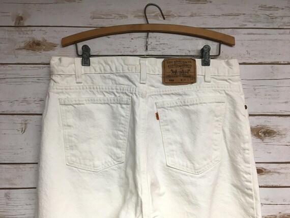 white levi 550 jeans