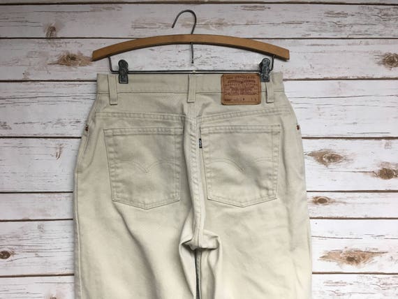 RARE Women's 550 Beige Levi's jeans Levi's black t