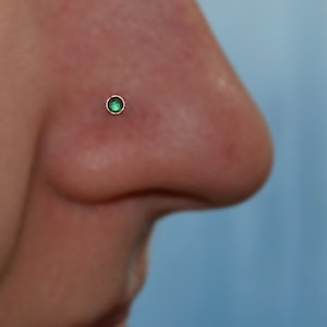 2mm Emerald NOSE STUD // Gold Nose Ring - Tragus Earring Stud - Forward Helix Earring - Cartilage Stud - Nose Screw 18 gauge
