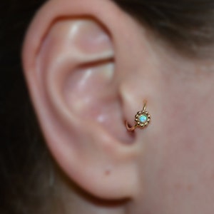 Gold Flower TRAGUS HOOP // 2mm Opal Tragus Piercing 18g - Cartilage Hoop - Helix Earring - Nose Ring - Conch Earring - Daith Piercing