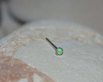 Stud TRAGUS opale vert kiwi / / boucle d'oreille Tragus en argent - clou d'anneau de nez - bijoux hélice - boucle d'oreille cartilage - anneau tragus - piercing conque 18 g