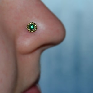 Gold NOSE RING STUD // 3mm Emerald Nose Stud 18 gauge - Tragus Stud - Cartilage Stud - Helix Earring Stud - Tragus Earring - Conch Earring