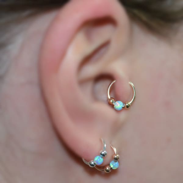 Opal TRAGUS EARRING // Gold Nose Piercing 18g - Daith Piercing - Cartilage Earring - Tragus Ring - Rook Earring - Nose Ring