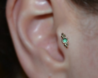 2mm Emerald TRAGUS STUD // Tragus Earring Gold - Nose Ring Stud - Helix Jewelry - Cartilage Earring - Tragus Ring - Conch Piercing 18g