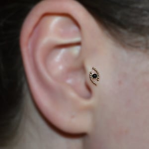 2mm Black Onyx TRAGUS STUD // Tragus Earring Gold - Nose Ring Stud - Helix Jewelry - Cartilage Earring - Tragus Ring - Conch Piercing 16g