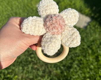 Crochet Flower Baby Rattle: Velvet Daisy with Wooden Ring