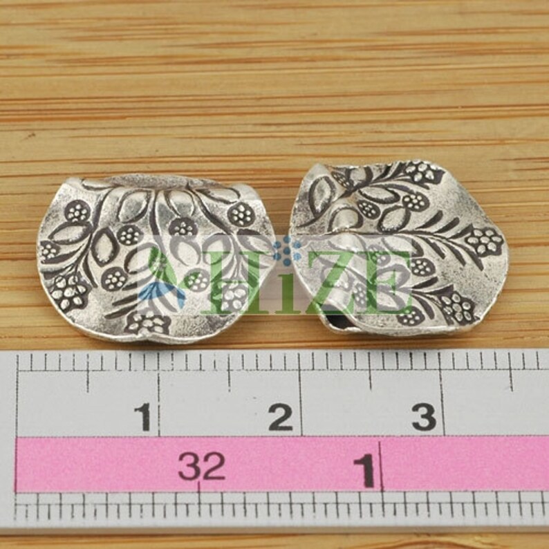 4 HIZE SB169 Thai Karen Hill Tribe Silver Flower Wavy Disc Coin Focal Beads 17mm