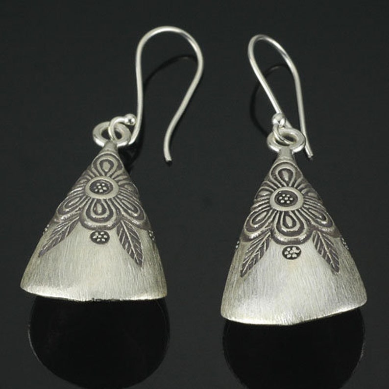 HIZE ER095 Thai Karen Hill Tribe Silver Tribal Flower Floral Cone Roll Dangle Earrings 17mm