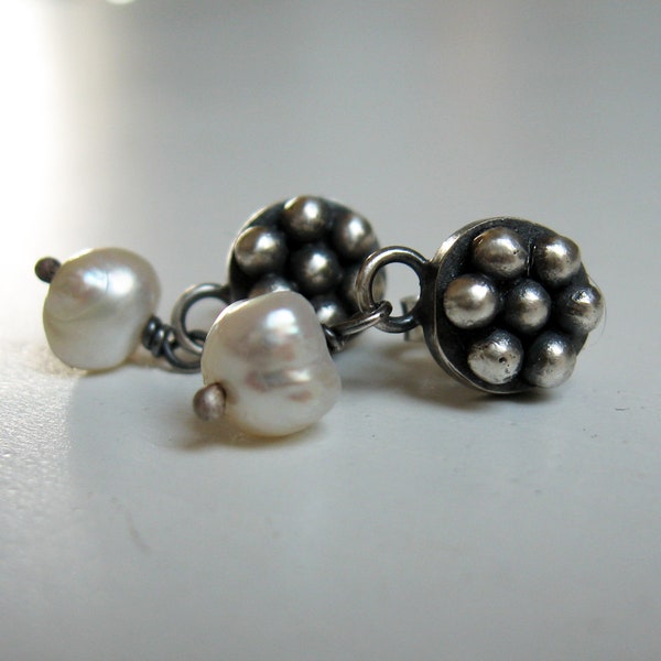Orecchini piccoli  in argento e perla -gioiello artigianale