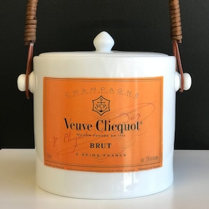 Veuve Clicquotbrut champange-label met rotan handvat, witte ijsemmer | The French Bee, klassieke witte porseleinen doos, decor, cadeau