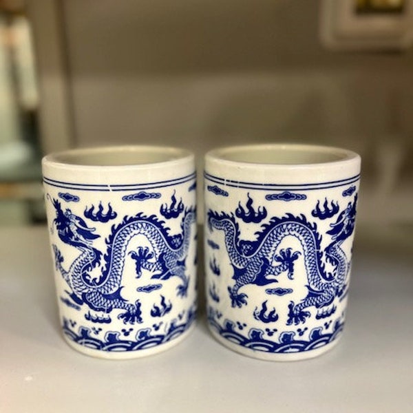 set of 2 chinoiserie vessels