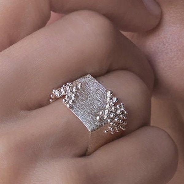 Hedendaagse vierkante zilveren ring met granulatie, hedendaagse sieraden in 925 zilver, cadeau voor haar, trend in moderne sieraden