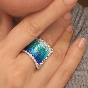 Meereswellenring aus Silber und Emaille, Liebhaber von Meeresschmuck, handgefertigter Schmuck, Geschenk für sie, zeitgenössischer Silberschmuck